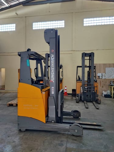 Forklift Reach Truck ឡេវ៉ាទ័រ
