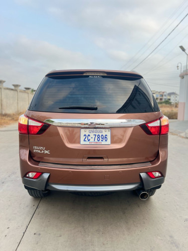 ISUZU MU-X 2016