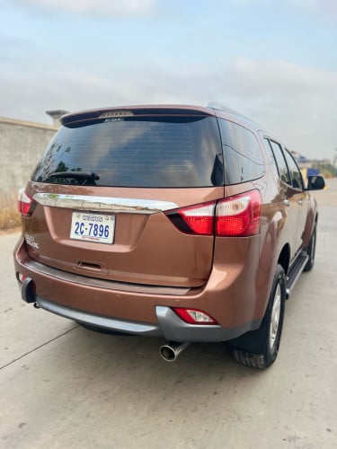 ISUZU MU-X 2016