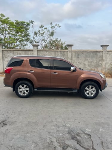 ISUZU MU-X 2016