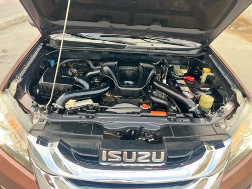 ISUZU MU-X 2016