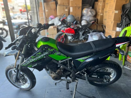 Kawasaki D TRACKER កំលាំង 150cc ឆ្នាំ 2013 ធានាថាម៉ូតូនៅថ្មីជូនបងអូន