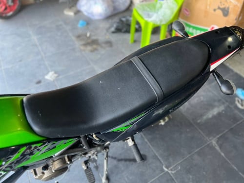 Kawasaki D TRACKER កំលាំង 150cc ឆ្នាំ 2013 ធានាថាម៉ូតូនៅថ្មីជូនបងអូន