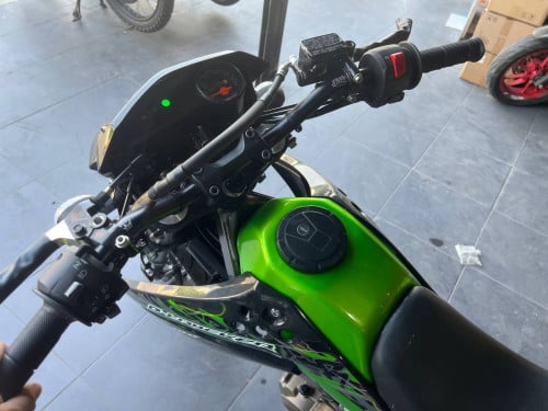 Kawasaki D TRACKER កំលាំង 150cc ឆ្នាំ 2013 ធានាថាម៉ូតូនៅថ្មីជូនបងអូន