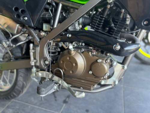 Kawasaki D TRACKER កំលាំង 150cc ឆ្នាំ 2013 ធានាថាម៉ូតូនៅថ្មីជូនបងអូន