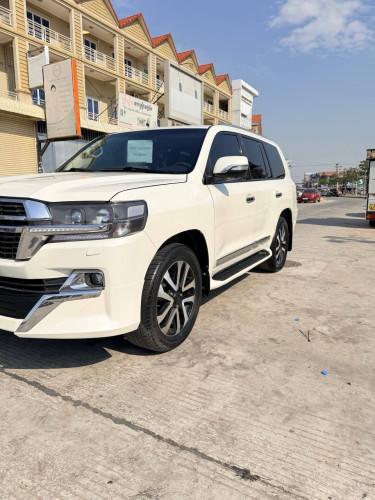 Land Cruiser V6 2010ឡេីង​2021 ម្ចាស់ដេីមទីមួយ​ ទឹកថ្នាំបាញ់តែកន្លែកឡេីងទេបងប្អូន