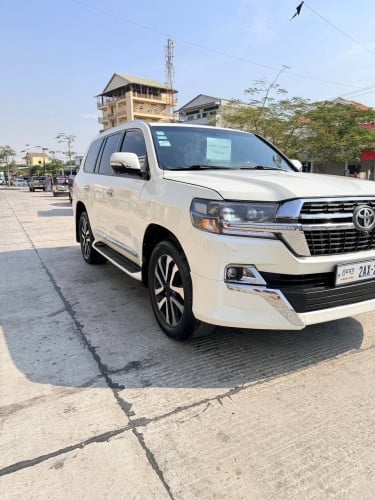 Land Cruiser V6 2010ឡេីង​2021 ម្ចាស់ដេីមទីមួយ​ ទឹកថ្នាំបាញ់តែកន្លែកឡេីងទេបងប្អូន