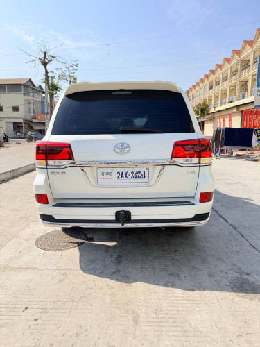 Land Cruiser V6 2010ឡេីង​2021 ម្ចាស់ដេីមទីមួយ​ ទឹកថ្នាំបាញ់តែកន្លែកឡេីងទេបងប្អូន