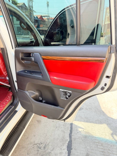 Land Cruiser V6 2010ឡេីង​2021 ម្ចាស់ដេីមទីមួយ​ ទឹកថ្នាំបាញ់តែកន្លែកឡេីងទេបងប្អូន