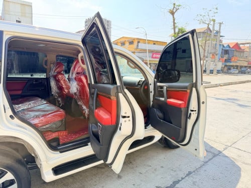Land Cruiser V6 2010ឡេីង​2021 ម្ចាស់ដេីមទីមួយ​ ទឹកថ្នាំបាញ់តែកន្លែកឡេីងទេបងប្អូន