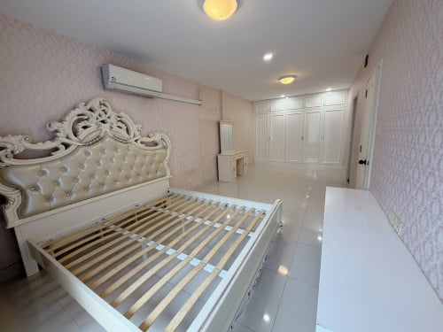 LC2 for rent at Borey PH Boung Snor