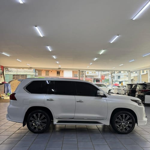 Lexus LX570 Super Sport 2018 ទឹកថ្នាំហ្សុីនមួយជុំ ម្ចាស់ដើមទី1 តម្លៃនិយាយគ្នាបាន 保證特價