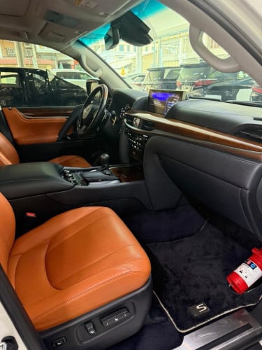 Lexus LX570 Super Sport 2018 ទឹកថ្នាំហ្សុីនមួយជុំ ម្ចាស់ដើមទី1 តម្លៃនិយាយគ្នាបាន 保證特價