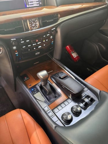 Lexus LX570 Super Sport 2018 ទឹកថ្នាំហ្សុីនមួយជុំ 100%  តម្លៃនិយាយគ្នាបាន 保證特價