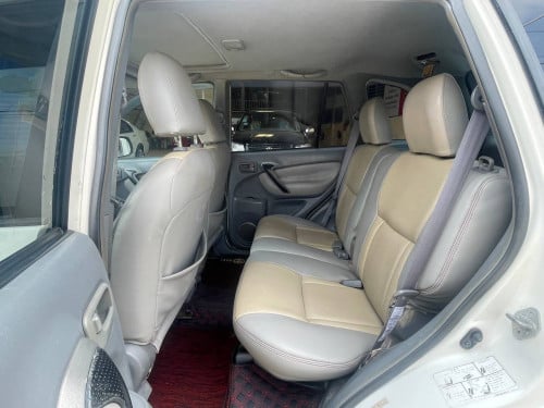 RAV4L Full option បើកដំបូល 01 ប៉ុង2 តម្លៃ$9xxxបង់រំលស់100%