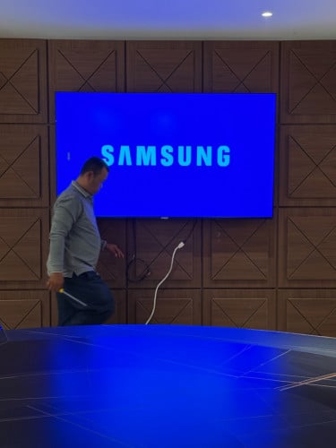 Samsung smart TV 80 inch UHD 4k