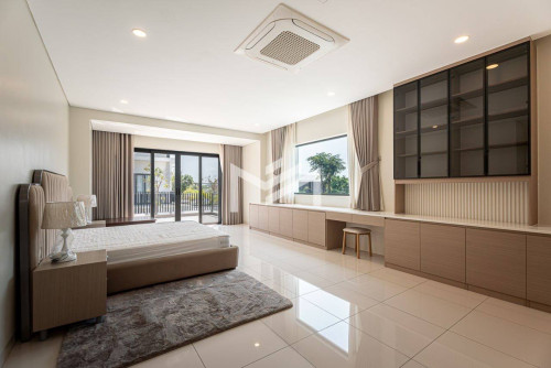 Swimming Pool 5 Bedrooms Villa for Rent in Borey Chankiri near Aeon Mall 3