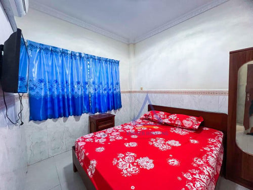 Top floor 1 bedroom house for rent near Russian Market