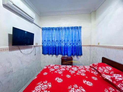 Top floor 1 bedroom house for rent near Russian Market
