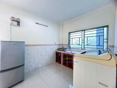 Top floor 1 bedroom house for rent near Russian Market
