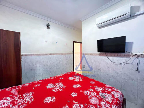 Top floor 1 bedroom house for rent near Russian Market