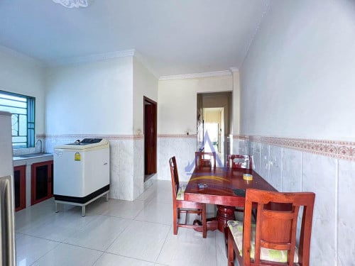Top floor 1 bedroom house for rent near Russian Market