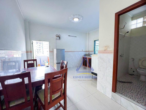 Top floor 1 bedroom house for rent near Russian Market