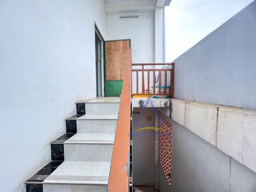 Top floor 1 bedroom house for rent near Russian Market