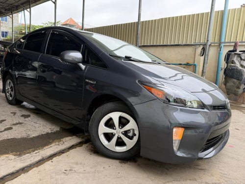 Toyota Prius 2013 ឡានមូលអត់ច្រស​ ឃ្មុំស៊ីន​ ពិន្ទុរខ្ពស់