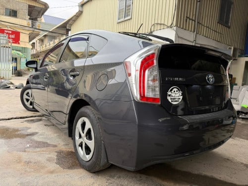 Toyota Prius 2013 ឡានមូលអត់ច្រស​ ឃ្មុំស៊ីន​ ពិន្ទុរខ្ពស់
