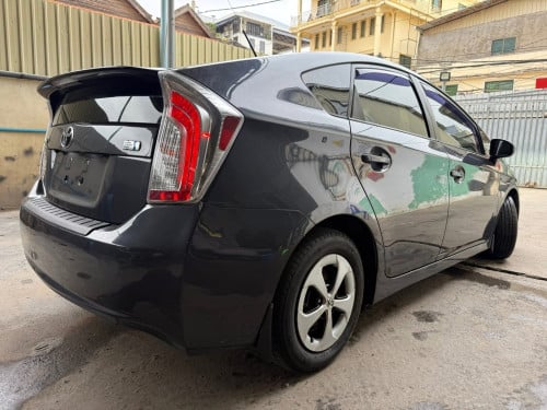 Toyota Prius 2013 ឡានមូលអត់ច្រស​ ឃ្មុំស៊ីន​ ពិន្ទុរខ្ពស់