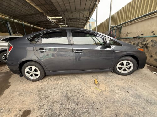 Toyota Prius 2013 ឡានមូលអត់ច្រស​ ឃ្មុំស៊ីន​ ពិន្ទុរខ្ពស់
