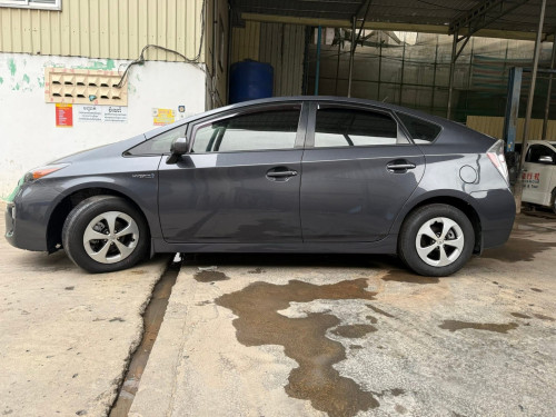 Toyota Prius 2013 ឡានមូលអត់ច្រស​ ឃ្មុំស៊ីន​ ពិន្ទុរខ្ពស់