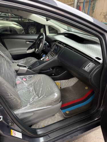 Toyota Prius 2013 ឡានមូលអត់ច្រស​ ឃ្មុំស៊ីន​ ពិន្ទុរខ្ពស់