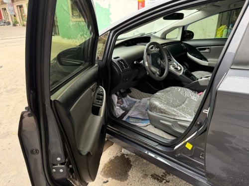 Toyota Prius 2013 ឡានមូលអត់ច្រស​ ឃ្មុំស៊ីន​ ពិន្ទុរខ្ពស់