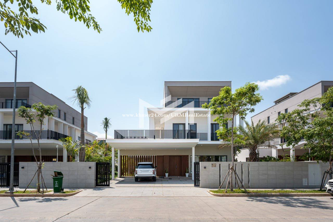 Swimming Pool 5 Bedrooms Villa for Rent in Borey Chankiri near Aeon Mall 3