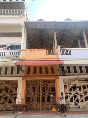 ផ្ទះលក់បន្ទាន់ ៥០% កាត់ប្លង់រឹងជួន