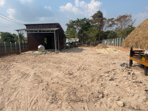 ដីធំស្អាត