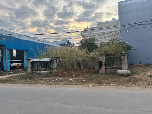 ដីសម្រាប់សង់ឃ្លាំងជួល