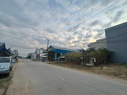 ដីសម្រាប់សង់ឃ្លាំងជួល