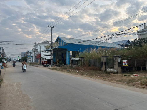 ដីសម្រាប់សង់ឃ្លាំងជួល