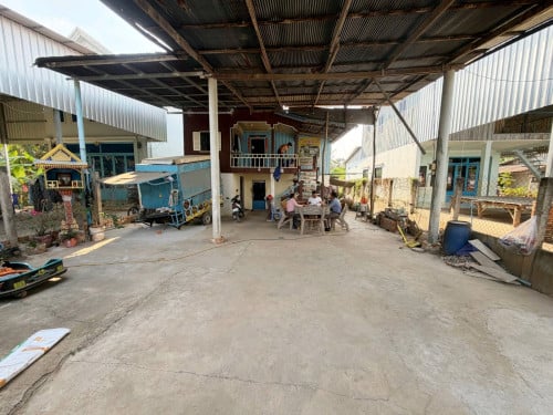 ដីលក់នៅស្វារលំប្លុករោងផ្សារកុះករ
