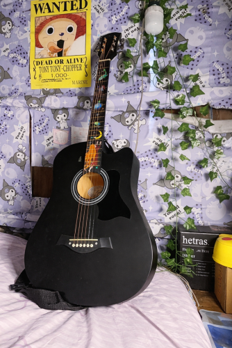 នៅguitars)​New99%ត្រូវការលុយជាបន្ទាន់៕អាចចងចាទៀតបាន
