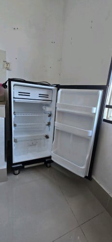 ទូរទឹកកកMidea ថែមជើងទ្រ