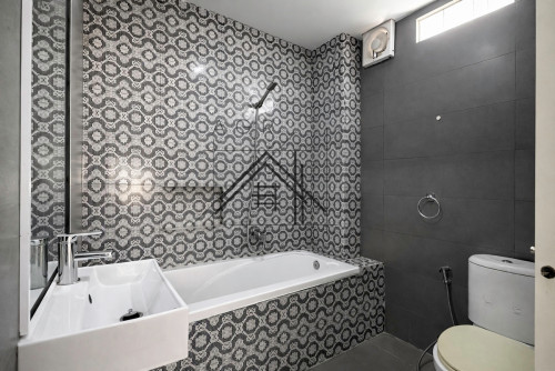 2 Bedroom Apartment For Rent in Tonle Basak