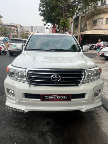 2013 V6 ក្រដាស់ពន្ធ ថ្នាំសុីន១ជុំ នៅថ្មីខ្លាំងពូកស្បែកពីមុខដល់ក្រោមមិនទាន់ប្តូរ គ្មានទេកន្លែងច្រេះ