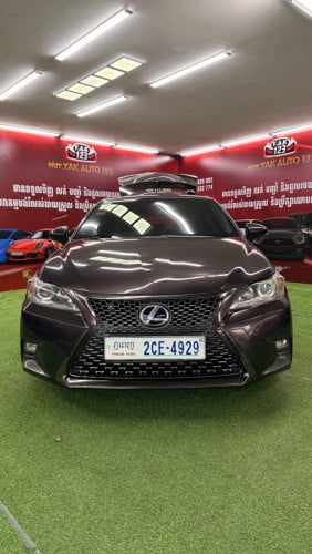 Leuxs CT200H ឆ្នាំ 2013 ប្រភេទឡានស្អាត អត់បុក តម្លៃ. 17800$ ចចារ💵