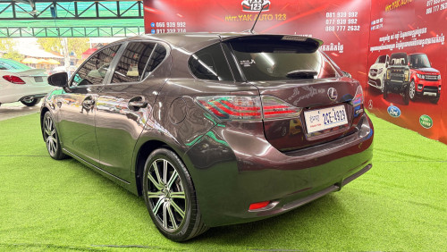 Leuxs CT200H ឆ្នាំ​ 2013 ប្រភេទឡាន​ស្អាត​ អត់បុក​ តម្លៃ​. 17800$ ចចារ💵