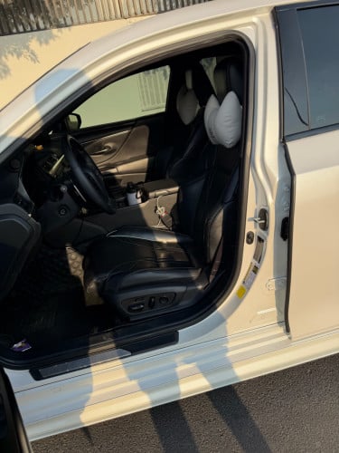 Lexus es300h year 2019 49000$