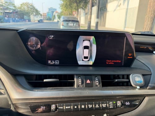 Lexus es300h year 2019 49000$